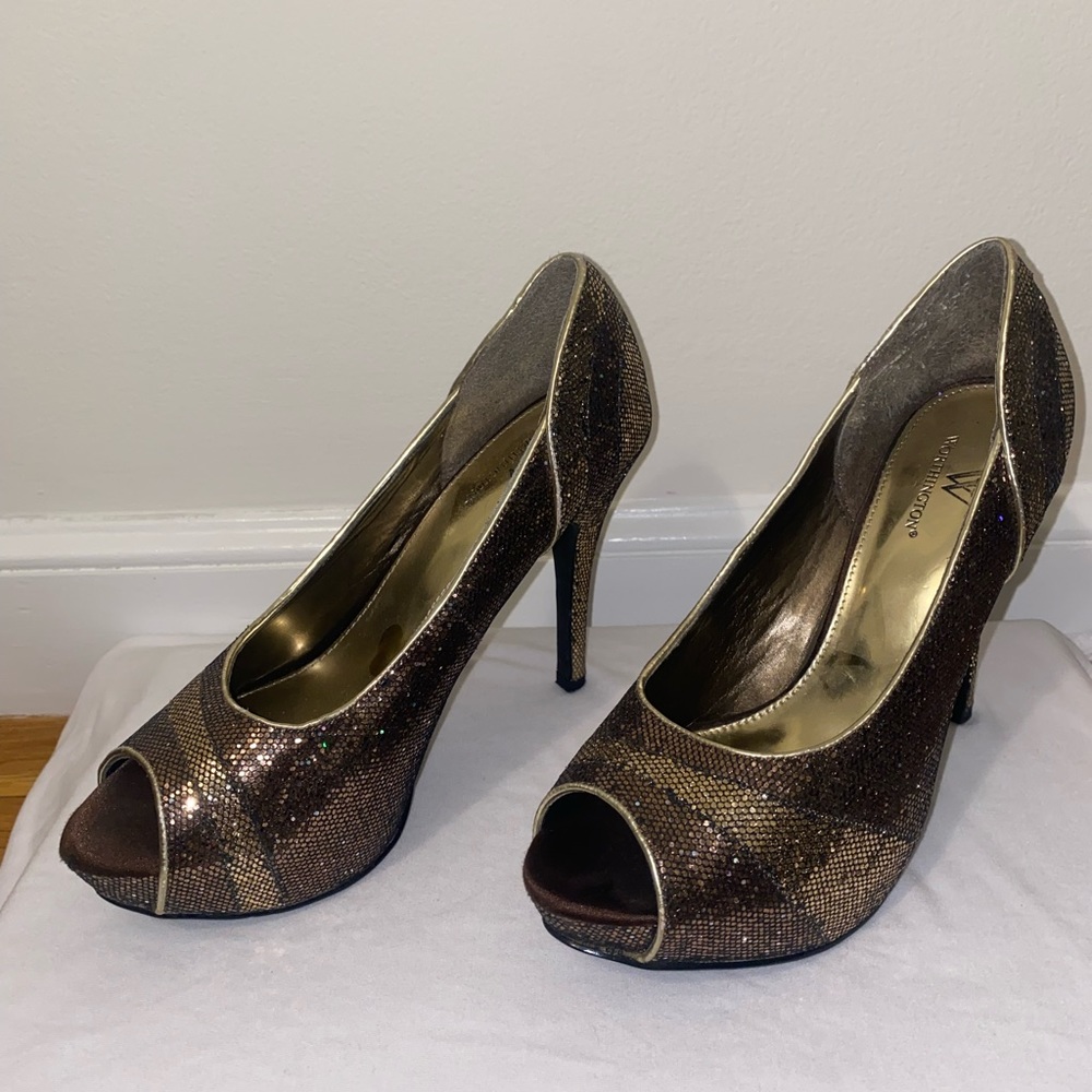 Gold pumps